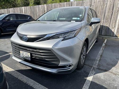2023 Toyota Sienna XLE