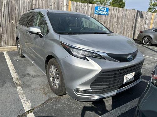 2023 Toyota Sienna XLE