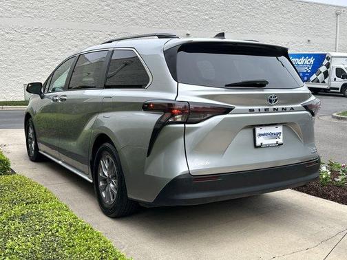 2023 Toyota Sienna XLE