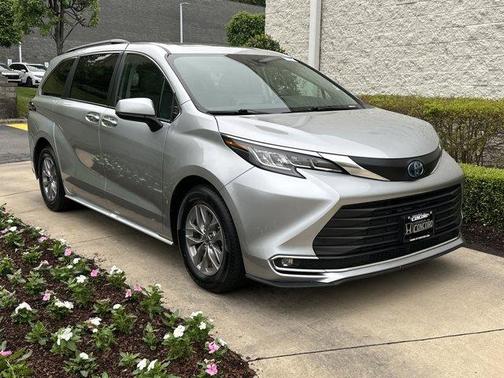 2023 Toyota Sienna XLE