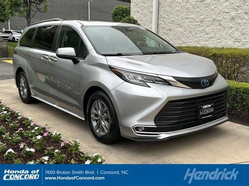 2023 Toyota Sienna XLE
