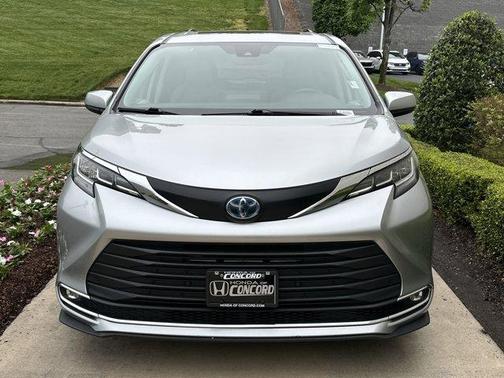 2023 Toyota Sienna XLE