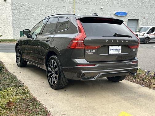 2025 Volvo XC60 B5 Plus
