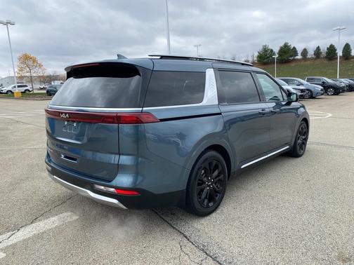 2022 Kia Carnival SX