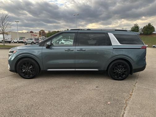2022 Kia Carnival SX