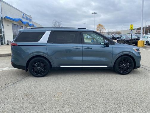 2022 Kia Carnival SX