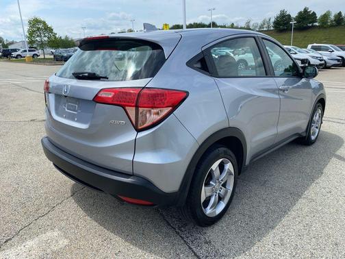 Lunar Silver Metallic 2018 Honda HR-V LX