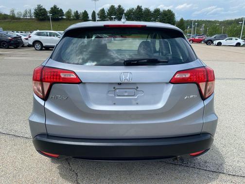 Lunar Silver Metallic 2018 Honda HR-V LX
