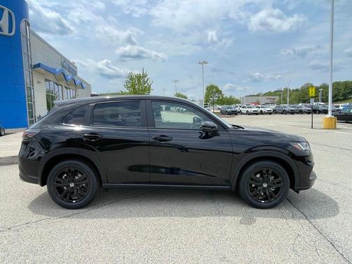 Crystal Black Pearl 2026 Honda HR-V AWD Sport