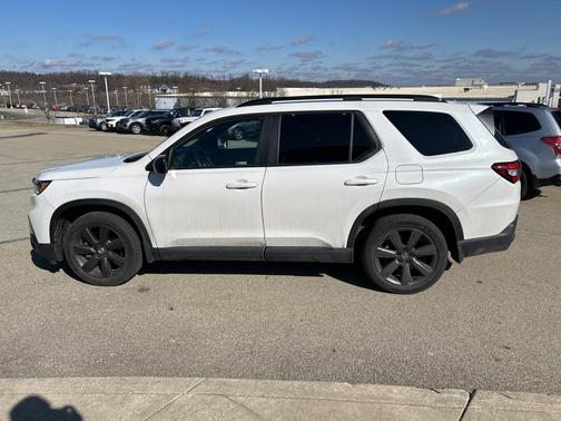 2023 Honda Pilot AWD Sport