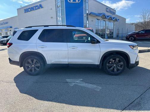 2023 Honda Pilot AWD Sport