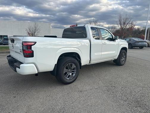 2025 Nissan Frontier SV