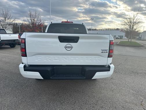 2025 Nissan Frontier SV