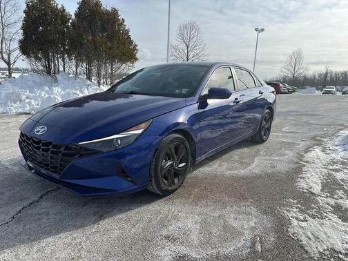 2023 Hyundai ELANTRA SEL