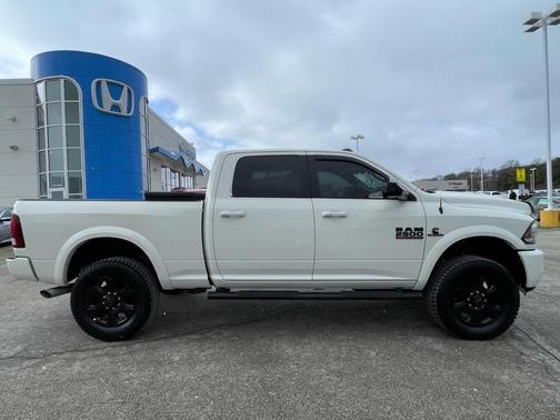 2017 RAM 2500 Laramie Crew Cab 4x4 6'4' Box