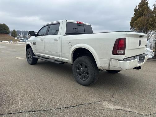 2017 RAM 2500 Laramie Crew Cab 4x4 6'4' Box