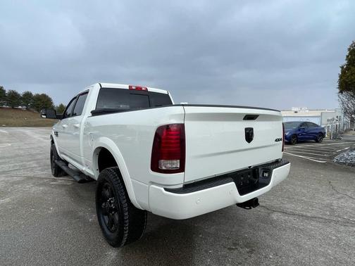 2017 RAM 2500 Laramie Crew Cab 4x4 6'4' Box