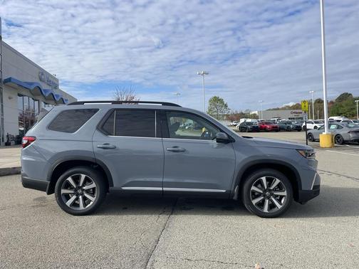 2025 Honda Pilot Touring 8-Passenger