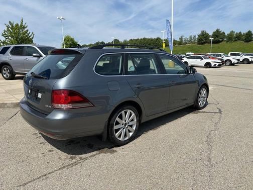 Platinum Gray Metallic 2012 Volkswagen Jetta SportWagen SE