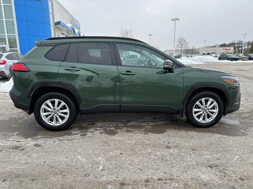 2024 Toyota Corolla Cross LE