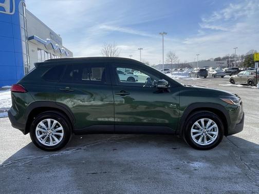 2024 Toyota Corolla Cross LE