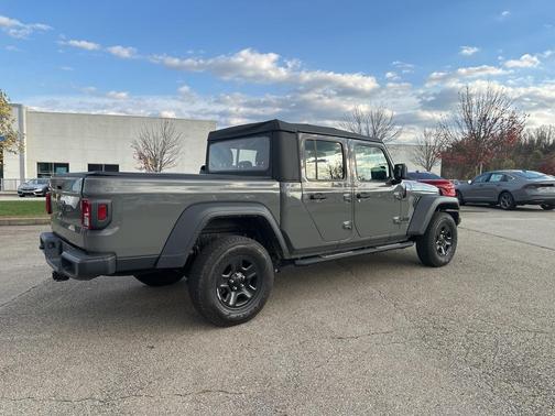2022 Jeep Gladiator Sport