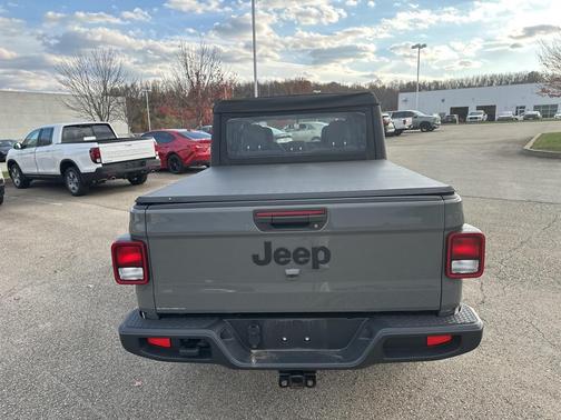 2022 Jeep Gladiator Sport