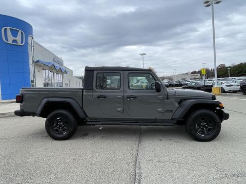 2022 Jeep Gladiator Sport