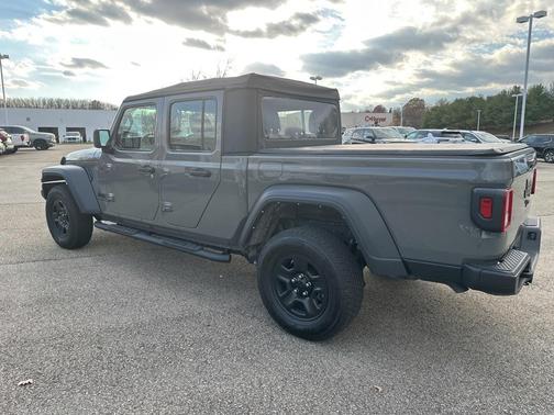 2022 Jeep Gladiator Sport