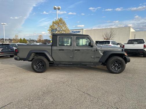 2022 Jeep Gladiator Sport
