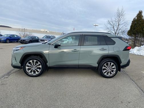 2023 Toyota RAV4 XLE Premium