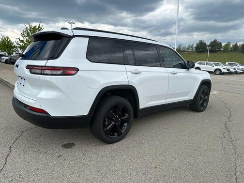 Bright White Clearcoat 2023 Jeep Grand Cherokee L Altitude
