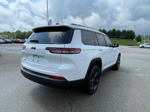 Bright White Clearcoat 2023 Jeep Grand Cherokee L Altitude