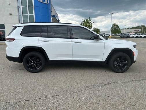 Bright White Clearcoat 2023 Jeep Grand Cherokee L Altitude