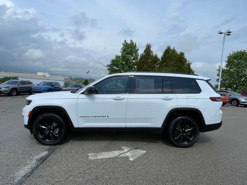 Bright White Clearcoat 2023 Jeep Grand Cherokee L Altitude