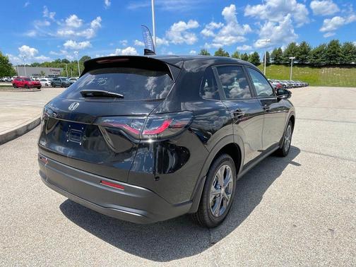 Deep Ocean Pearl 2027 Honda HR-V LX