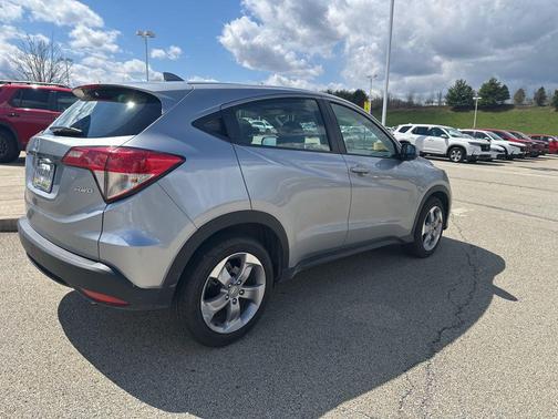 Lunar Silver Metallic 2022 Honda HR-V LX