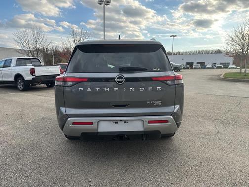2023 Nissan Pathfinder Platinum 4WD