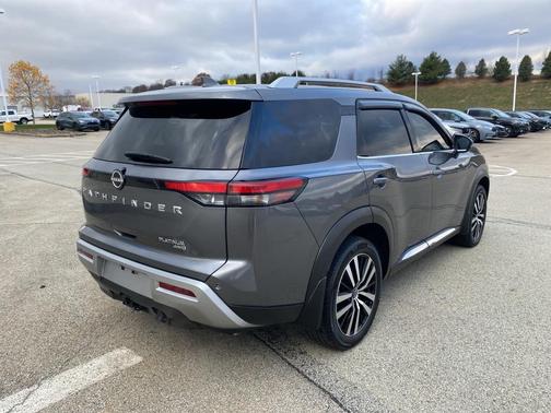 2023 Nissan Pathfinder Platinum 4WD