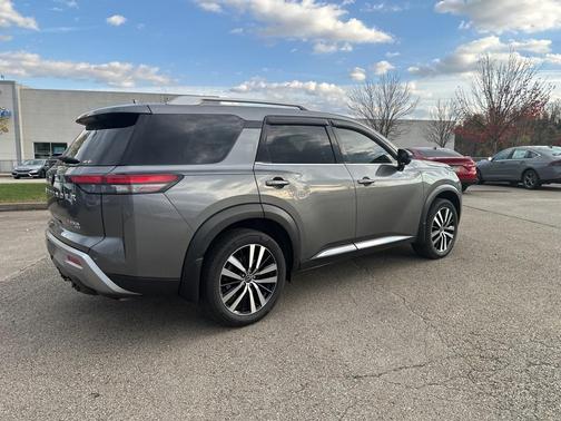 2023 Nissan Pathfinder Platinum 4WD