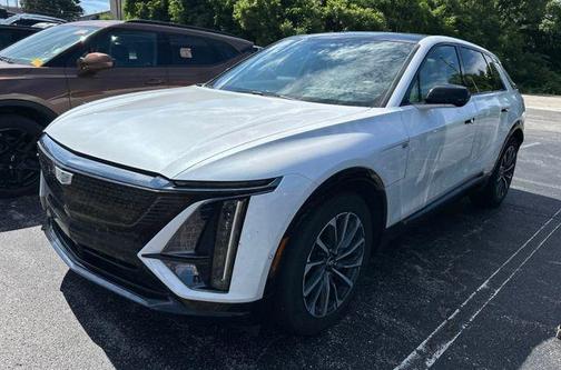 Crystal White Tricoat 2024 Cadillac LYRIQ Sport