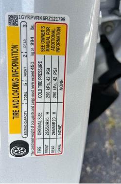 Crystal White Tricoat 2024 Cadillac LYRIQ Sport