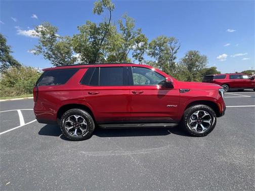 2025 GMC Yukon 4WD AT4