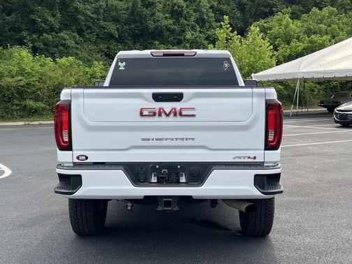 Summit White 2023 GMC Sierra 2500 AT4