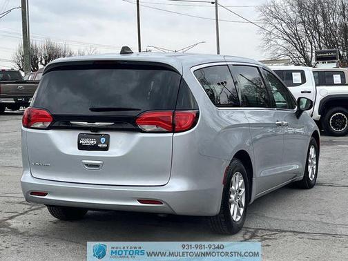 2023 Chrysler Voyager LX