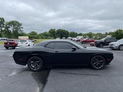 Pitch Black Clearcoat 2019 Dodge Challenger SXT