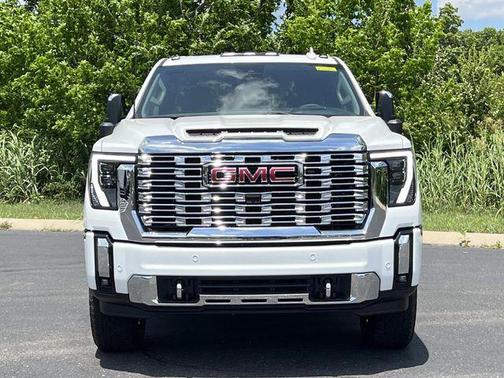 Summit White 2026 GMC Sierra 2500 Denali