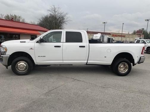 2022 RAM 3500 Tradesman Crew Cab 4x4 8' Box