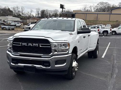 2022 RAM 3500 Tradesman Crew Cab 4x4 8' Box