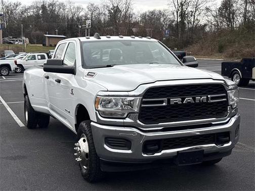 2022 RAM 3500 Tradesman Crew Cab 4x4 8' Box